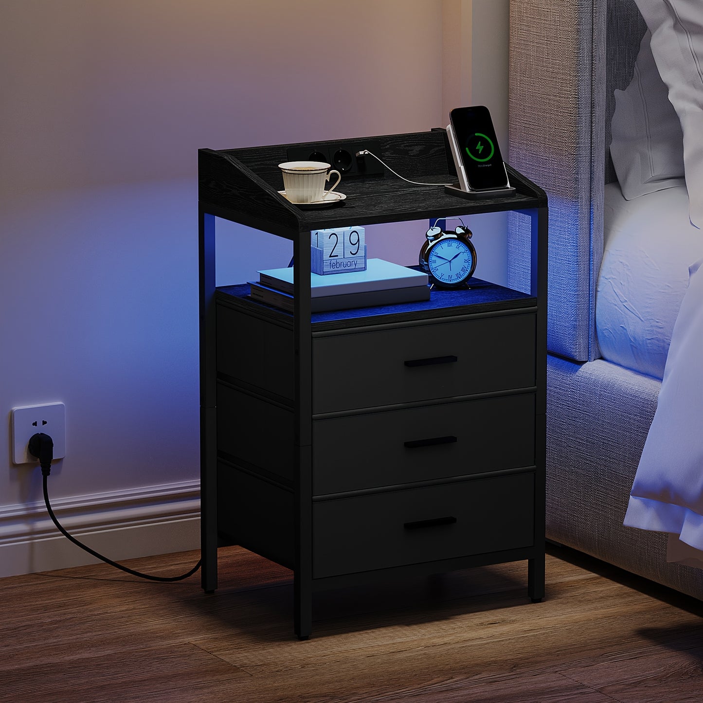Nachttisch mit LED und USB in Weiß/Schwarz  
Beistelltisch mit 3 Stoffschubladen und Steckdose  
2er-Set Nachttische mit Stauraum und Beleuchtung  
Moderner Nachttisch für Schlafzimmer und Wohnzimmer