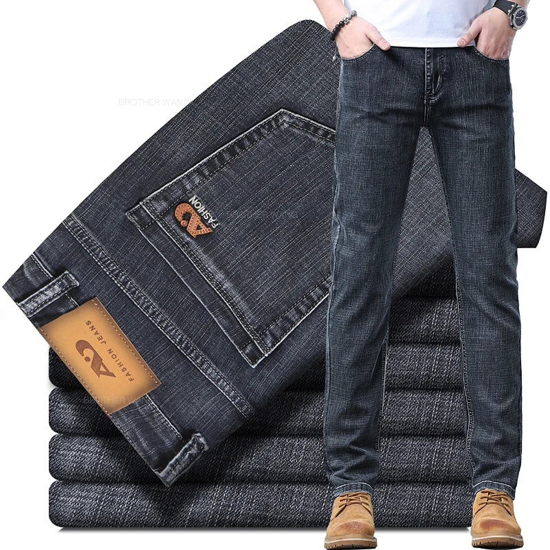 Frühlings-Herren-Jeans in Hellblau, schmal, stilvoll, lässig, Stretch-Stoff, Denim-Hose, klassische Hose, Rauchgrau