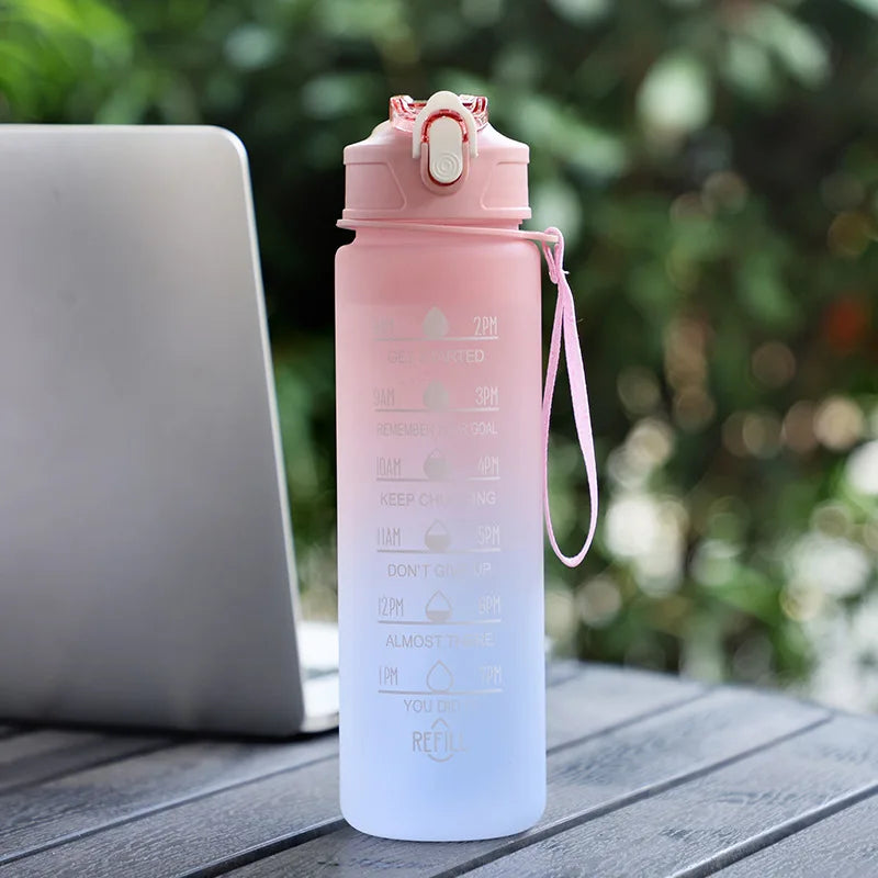 Sportwasserflasche mit zeitverfolgendem Strohhalm, auslaufsicherer, verriegelbarer Klappdeckel für einfaches Tragen, ideal für Outdoor-Abenteuer