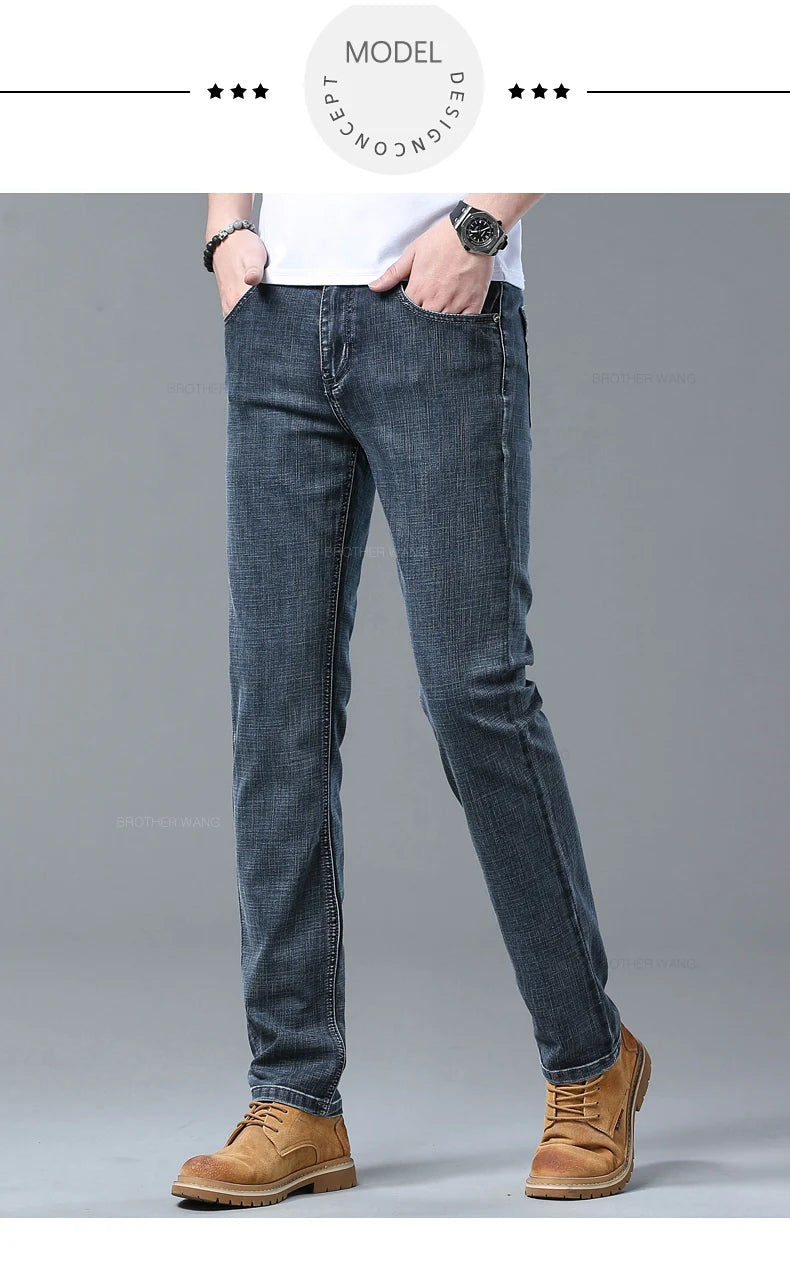 Frühlings-Herren-Jeans in Hellblau, schmal, stilvoll, lässig, Stretch-Stoff, Denim-Hose, klassische Hose, Rauchgrau
