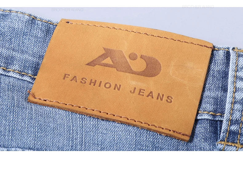 Frühlings-Herren-Jeans in Hellblau, schmal, stilvoll, lässig, Stretch-Stoff, Denim-Hose, klassische Hose, Rauchgrau