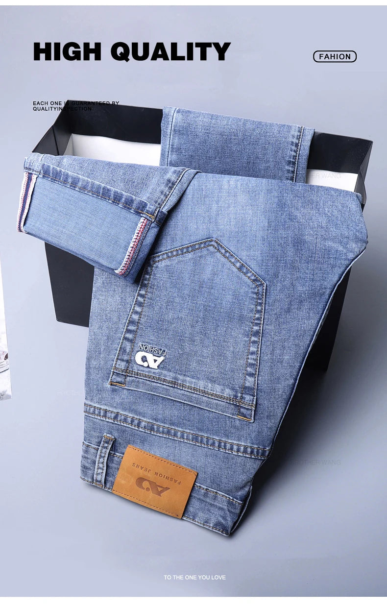 Frühlings-Herren-Jeans in Hellblau, schmal, stilvoll, lässig, Stretch-Stoff, Denim-Hose, klassische Hose, Rauchgrau
