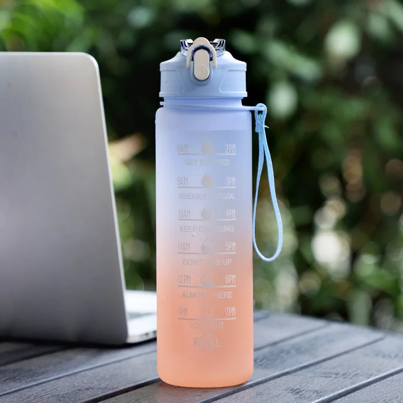 Sportwasserflasche mit zeitverfolgendem Strohhalm, auslaufsicherer, verriegelbarer Klappdeckel für einfaches Tragen, ideal für Outdoor-Abenteuer