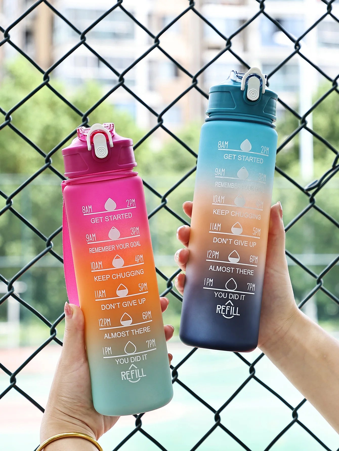 Sportwasserflasche mit zeitverfolgendem Strohhalm, auslaufsicherer, verriegelbarer Klappdeckel für einfaches Tragen, ideal für Outdoor-Abenteuer
