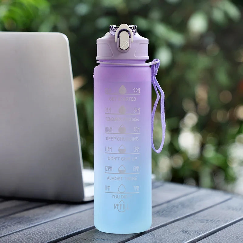 Sportwasserflasche mit zeitverfolgendem Strohhalm, auslaufsicherer, verriegelbarer Klappdeckel für einfaches Tragen, ideal für Outdoor-Abenteuer