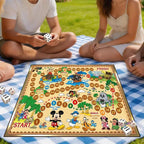 Cartoon tischdecke tischspiel mit disney-charakteren mickey stitch und donald duck auf beigem hintergrund