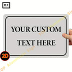 Personalisiertes 2d-wandschild aus aluminium, mattgrau mit schwarzem text und dünnem rahmen, individuell bedruckt 20x30 cm