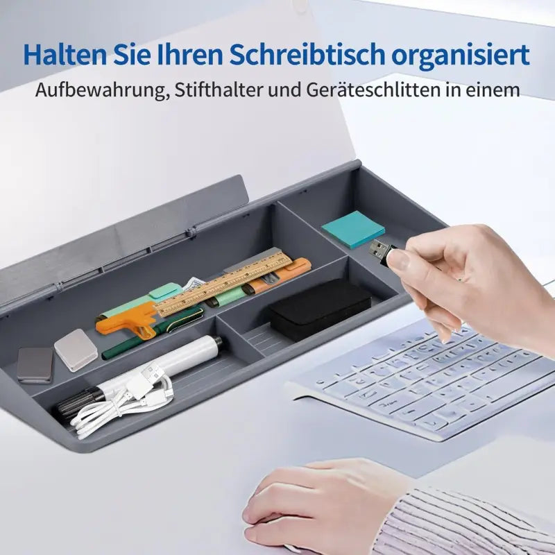 Grauer kunststoff schreibtisch organizer mit fächern für stifte, lineal, sticky notes und usb stick im memoboard weiß