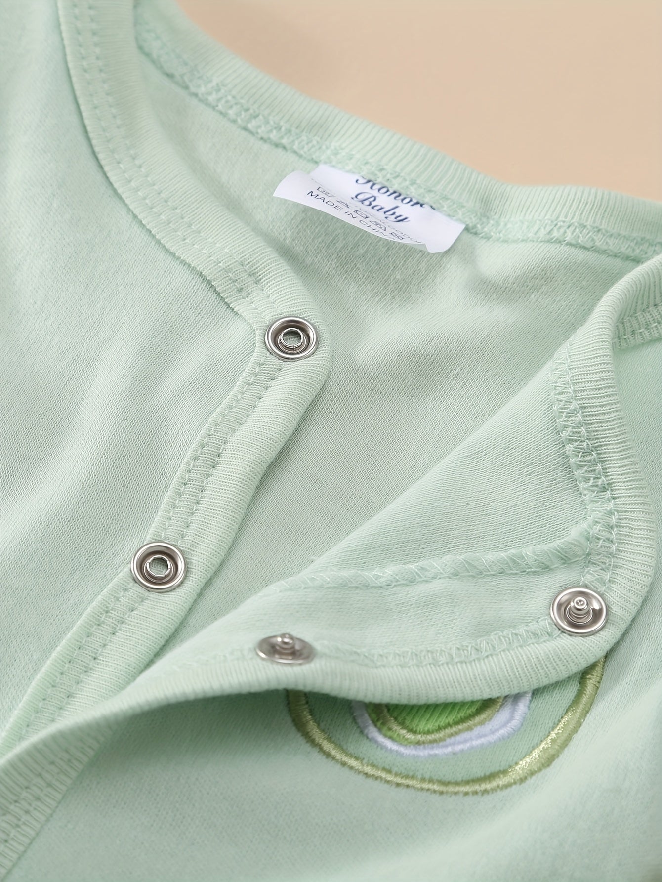 8-teiliges Baby-Set für Jungen & Mädchen – weiches Cartoon-Avocado-Design für Frühling & Sommer – Strampler, Mütze, Lätzchen, Socken, Hose, Jacke, Shirt & Body
