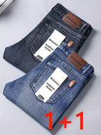 Dunkelblaue herren jeans loose fit straight leg mit braunen lederetiketten und weißen papieretiketten whinlee fashion jeans