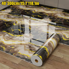 Eine rolle transparenter glänzender marmor bodenaufkleber rolle mit schwarzem, braunem und goldenem marmor muster