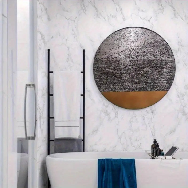 Rundes wandbild mit strukturierter metallisch silberner oberfläche und solidem gold unten möbelfolie selbstklebend weiß marmor 60cm