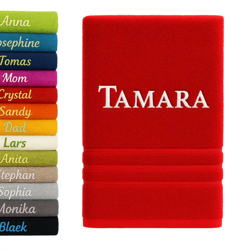 Rotes personalisiertes badehandtuch aus 100% baumwolle mit name tamara bestickt in weißer stickerei