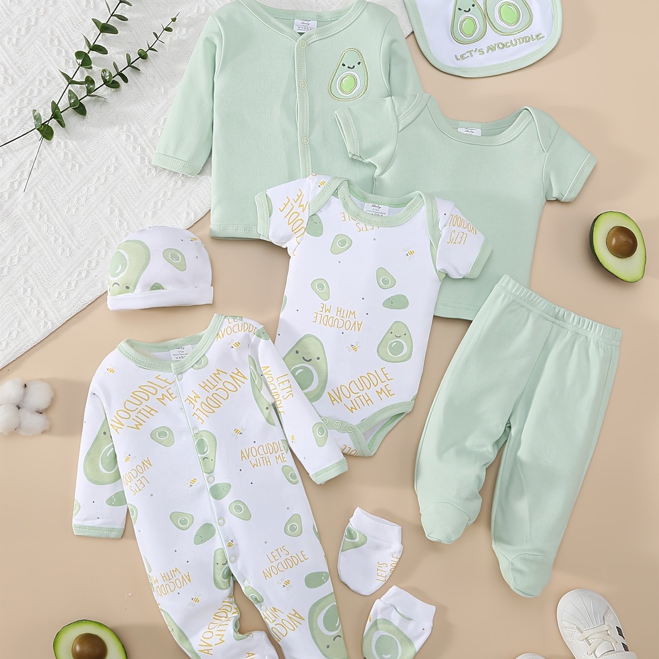 8-teiliges Baby-Set für Jungen & Mädchen – weiches Cartoon-Avocado-Design für Frühling & Sommer – Strampler, Mütze, Lätzchen, Socken, Hose, Jacke, Shirt & Body