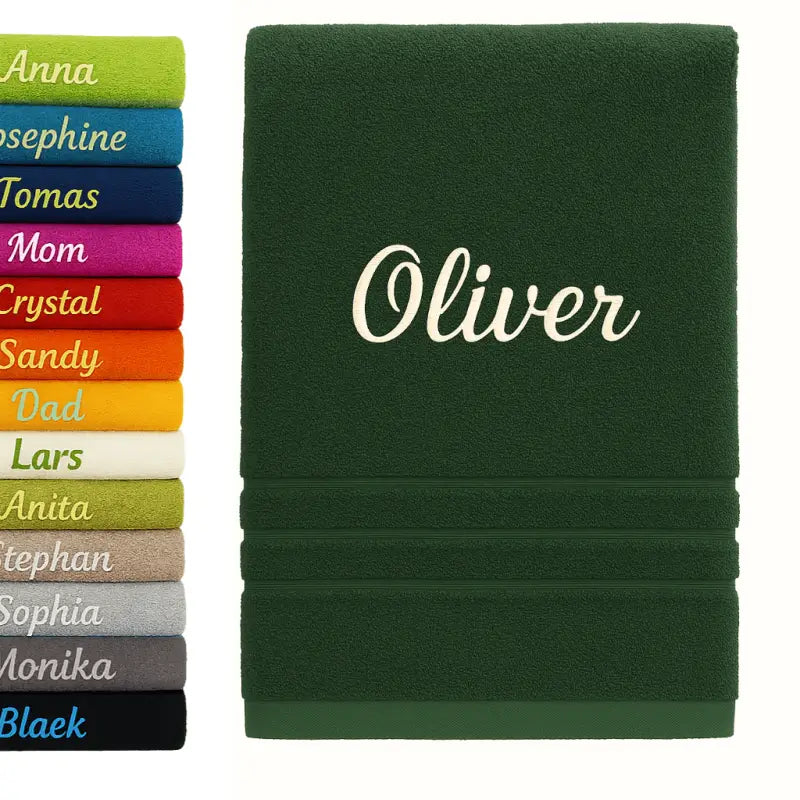 Personalisiertes badehandtuch aus 100% baumwolle in tiefgrün mit oliver name bestickt in cremefarbenem garn