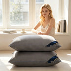 Weich gefülltes kissen 65 × 40 cm in grau mit navy satinbesatz und goldpaspelierung zum online bestellen und geschenkideen