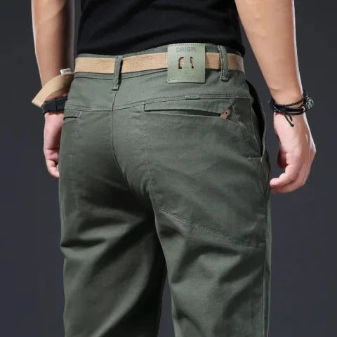 Jeans für Herren, trendig, wild, schlicht, 97 % Baumwolle, hochwertige, schmal geschnittene, kleine, gerade, lässige Herrenbekleidungshose
