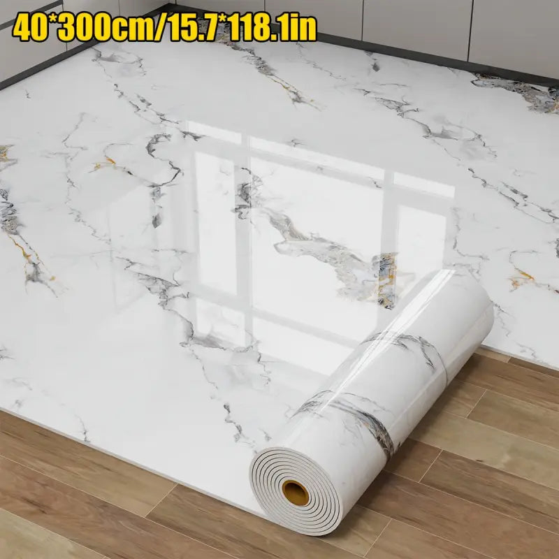 Glänzende weiße marmor bodenaufkleber rolle aus vinyl mit grauen und goldenen venen für einfache installation