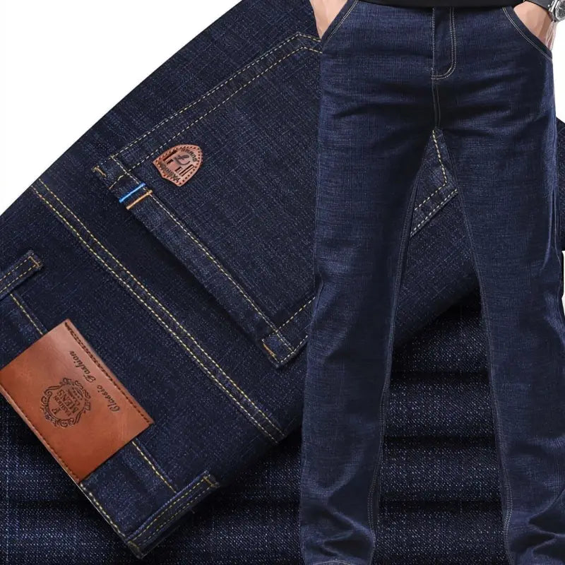 Dunkelblaue herren stoffhose mit kontrastierenden gelben nähten und braunen lederpatches für besondere anlässe