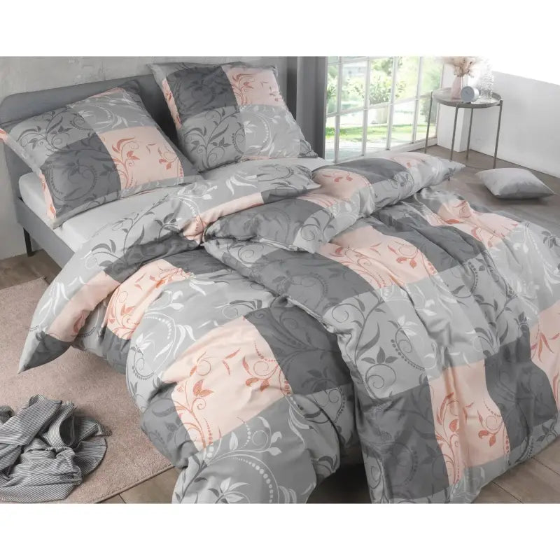 Grau und blassrosa patchwork bettwäsche-set 135x200 4-teilig mit floraler stickerei allergikerfreundlich und hochwertig