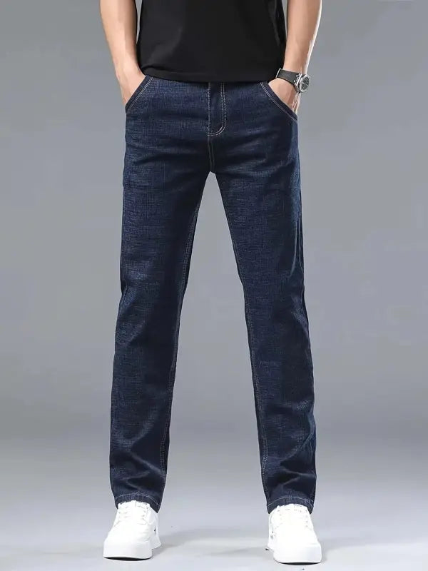 Dunkelblaue herren stoffhose aus denim mit geradem schnitt und klassischer steppnaht perfekte kombination für besondere anlässe
