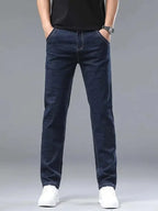 Dunkelblaue herren stoffhose aus denim mit geradem schnitt und klassischer steppnaht perfekte kombination für besondere anlässe