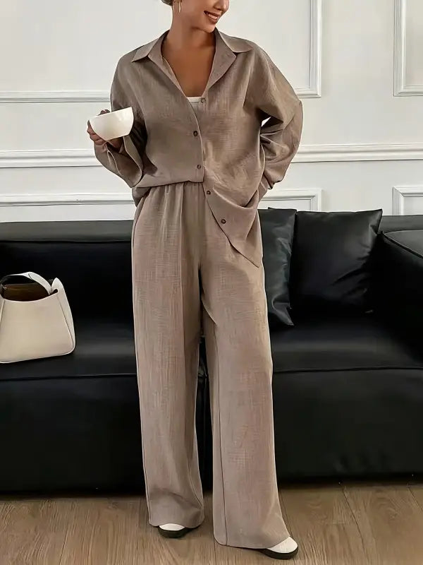 Elegantes damen-set mit taupe coffee brown leinen langarmbluse mit relaxed fit für frühjahr herbst