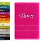 Personalisiertes badehandtuch in pink mit besticktem namen oliver aus 100% baumwolle in zwei größen verfügbar