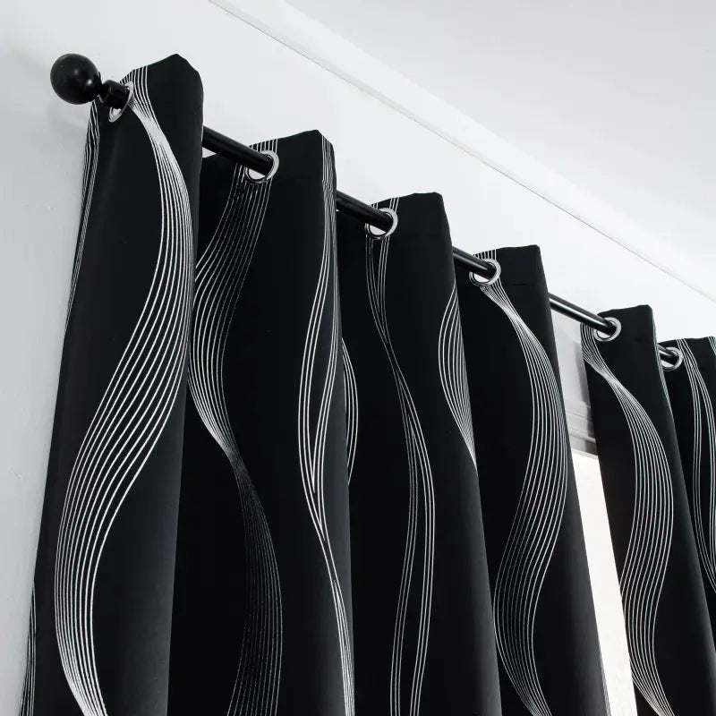 Schwarze verdunkelungsvorhänge 2er set mit geometrische wellen-muster silber, 213cm lang und metallösen