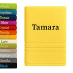 Personalisiertes badehandtuch 100% baumwolle in gelb mit name bestickt tamara und drei horizontalen streifen