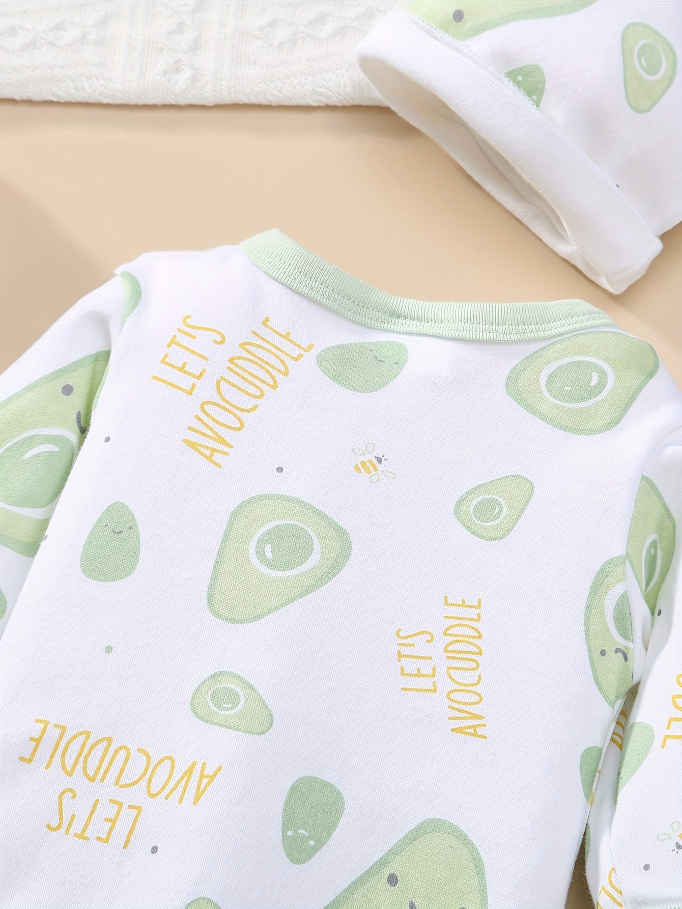 8-teiliges Baby-Set für Jungen & Mädchen – weiches Cartoon-Avocado-Design für Frühling & Sommer – Strampler, Mütze, Lätzchen, Socken, Hose, Jacke, Shirt & Body