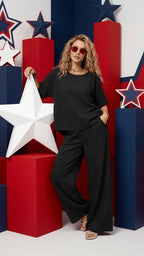 Schwarzes oversized t shirt mit relaxed fit und kurzarm im damen casual 2 teiliges set mit weiter hose