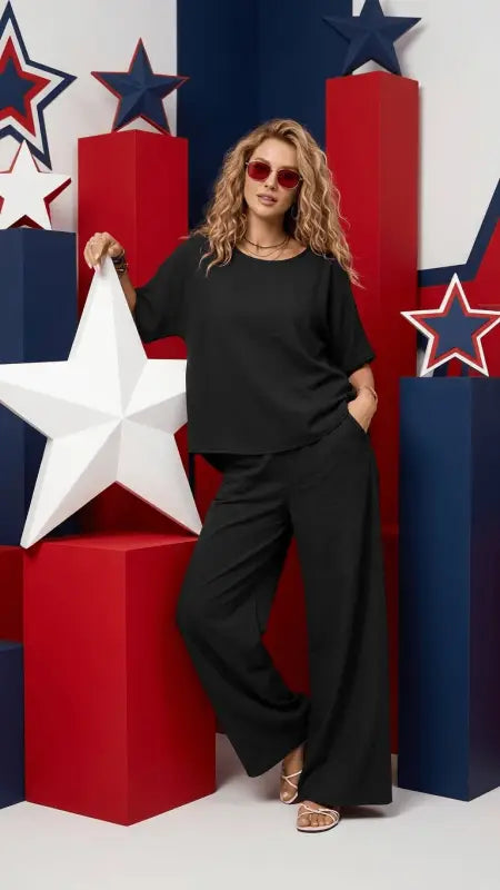 Schwarzes oversized t shirt mit relaxed fit und kurzarm im damen casual 2 teiliges set mit weiter hose